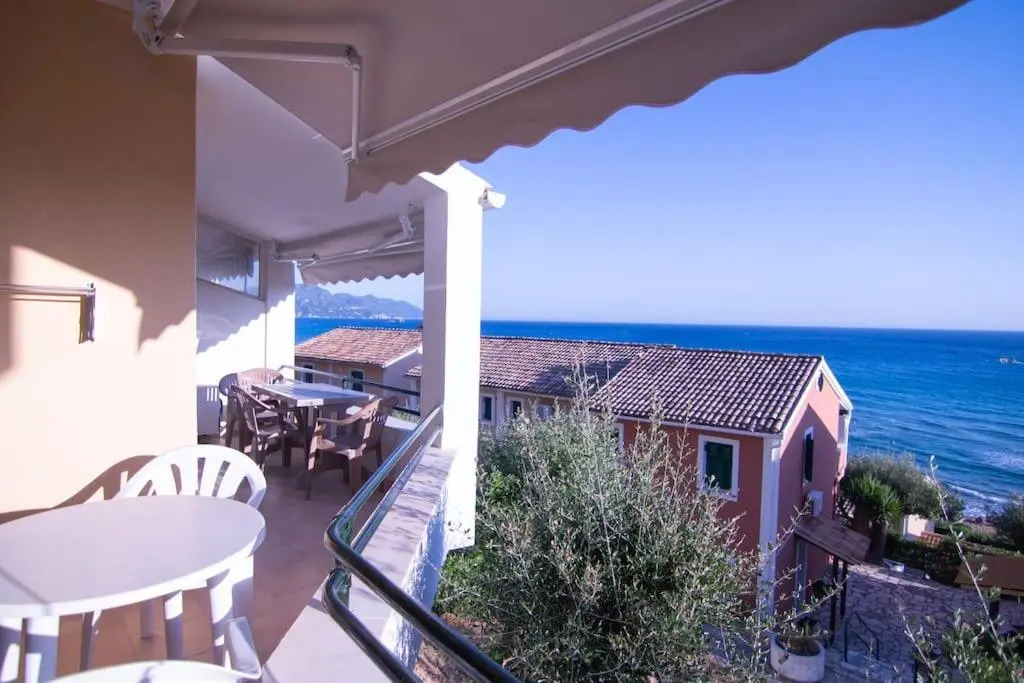 Family Seaview Balconies Hilda Home 90