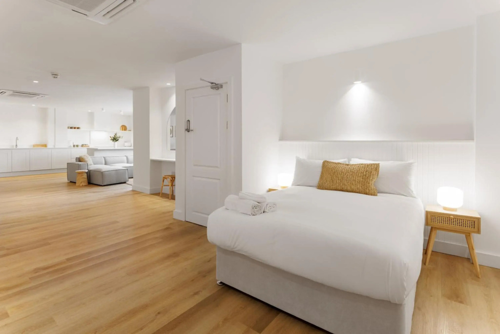 44 Renshaw Apart Hotel