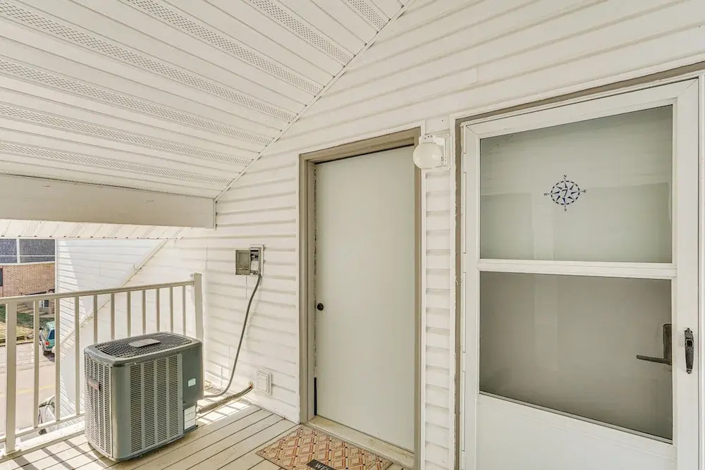Lake-view Condo in Osage Beach: Walk to Boat Ramp