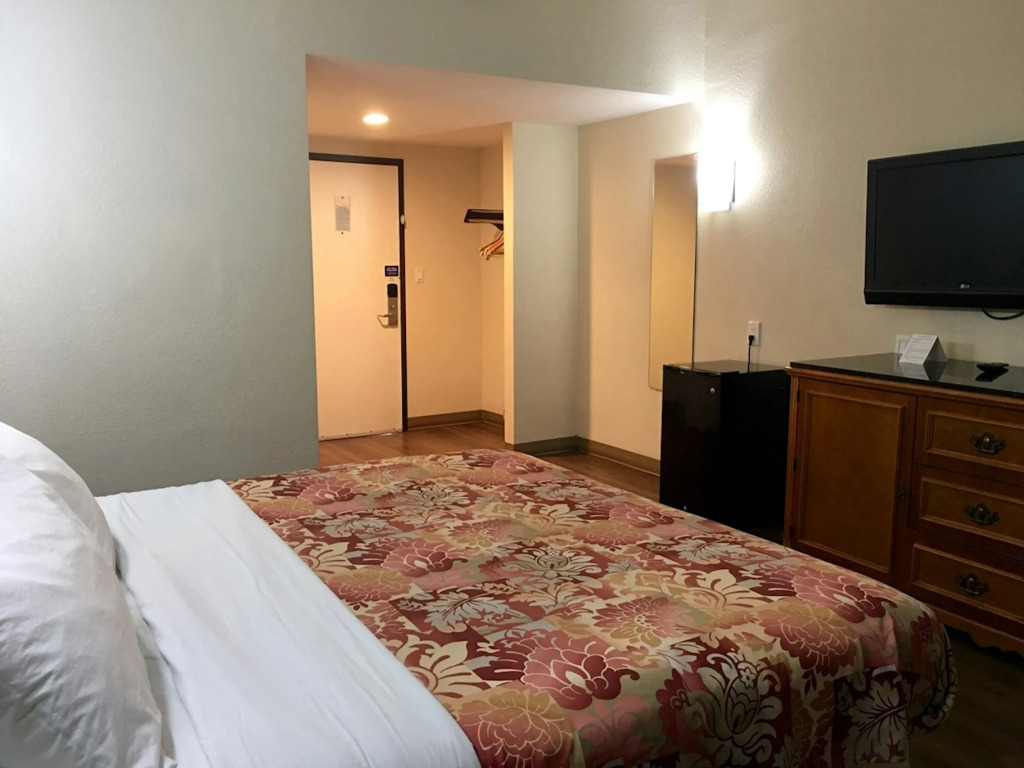 Red Carpet Inn - New Brunswick