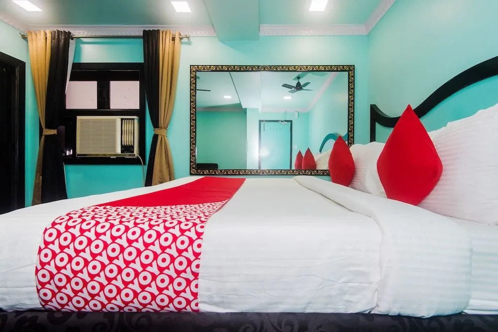 Oyo 13675 Hotel Elegant