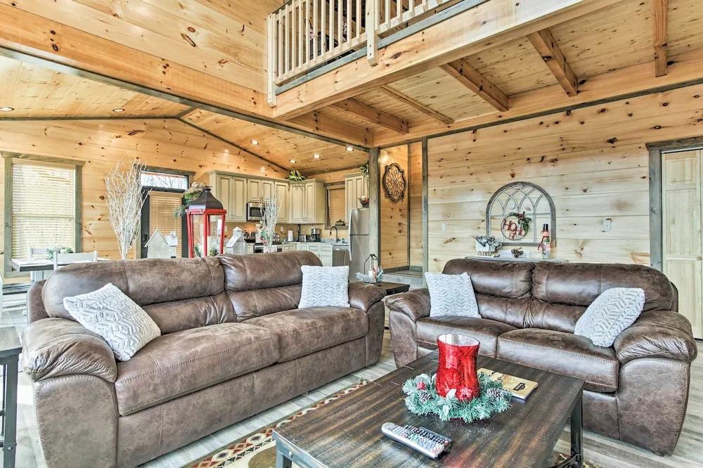 Smoky Mountain Hideaway w/ Hot Tub, Deck & Views!