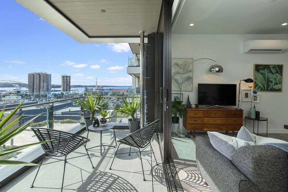 QV Almost New Studio Wynyard - 1013