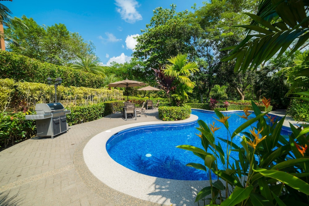 Veranda 6F 2 bdr Garden View in Los Suenos