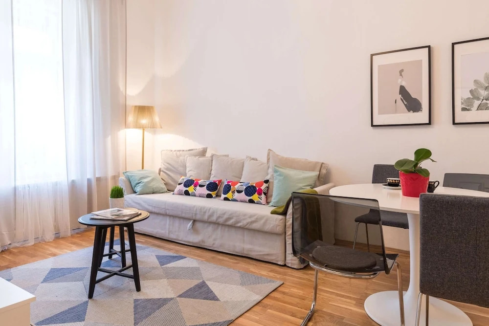 Sunny And Modern Apt In The Center