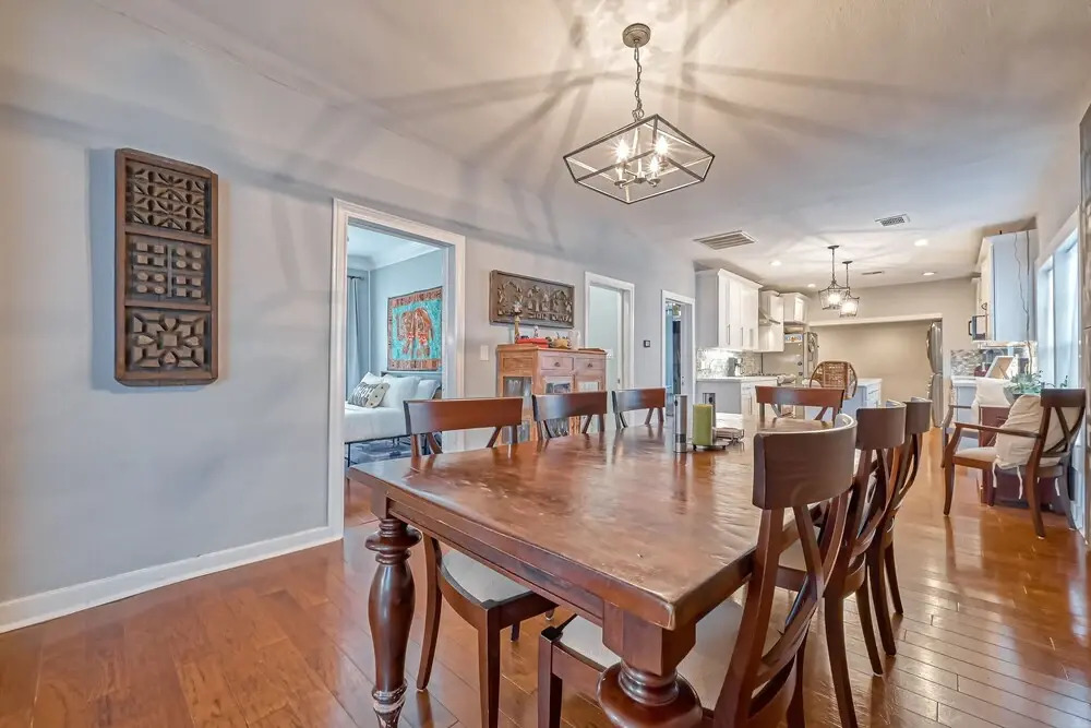 Heights Bungalow in Greater Heights Houston, Child-friendly, Work-cation, Sleeps 8