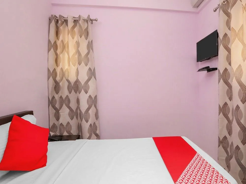 OYO 18600 Krish Lakeside Comforts