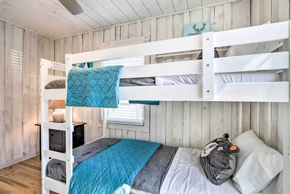 Serene Cabin Getaway w/ 2 Decks + Mountain Views!