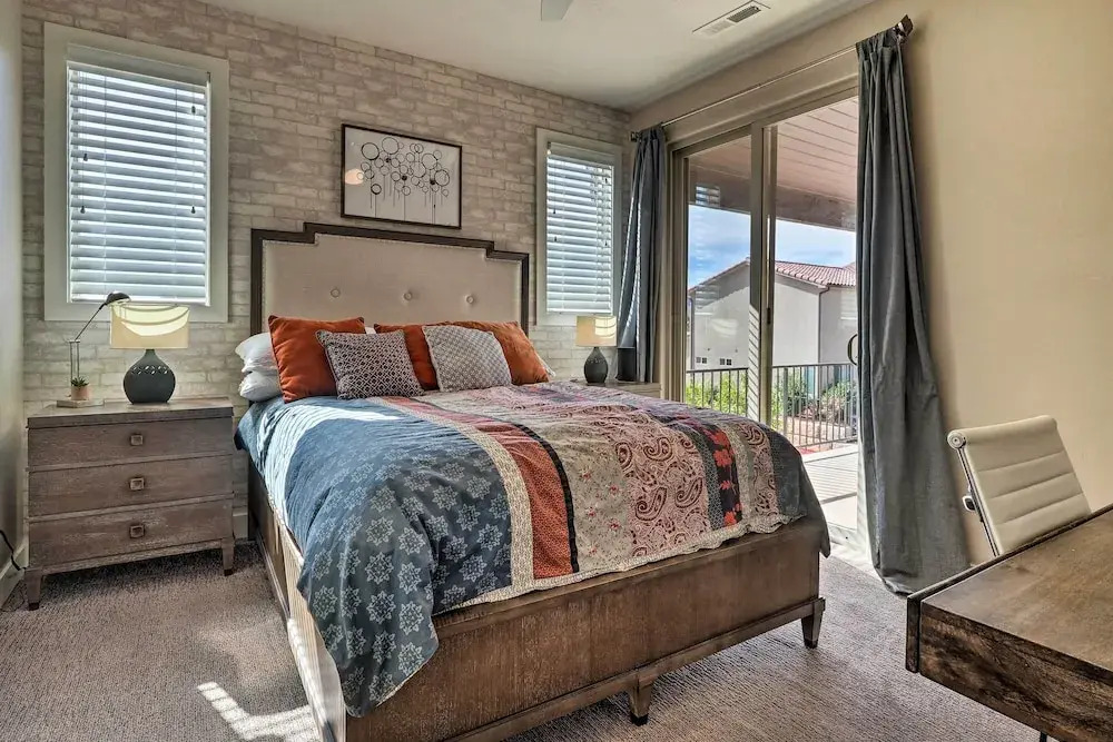 Utah Home w/ Pool & Hot Tub Access, Mtn Views!