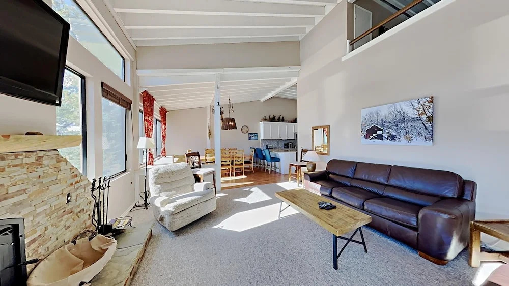 615 4 Bedroom Condo