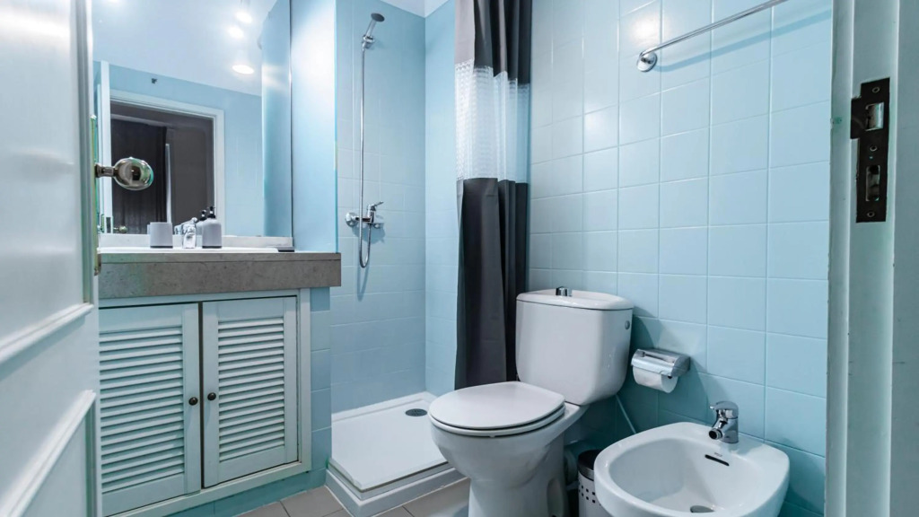 Foz Beach Apartment w Sea Views by LovelyStay