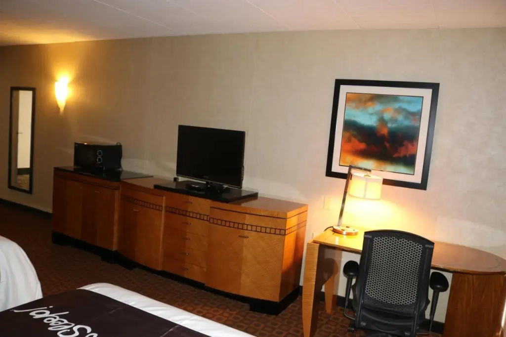 Ramada - Bradley Airport