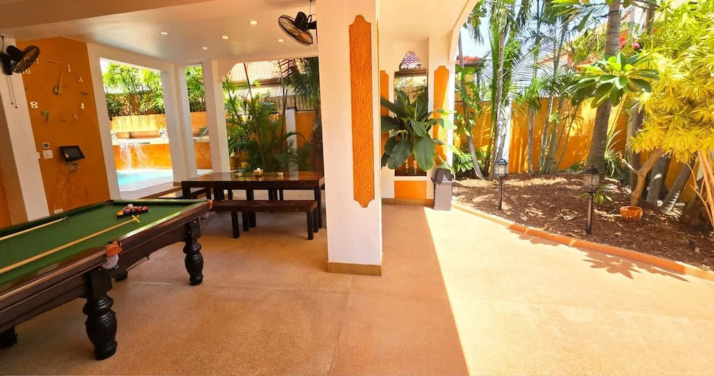 WOWLAND Luxury Pool Villa Pattaya Walking Street