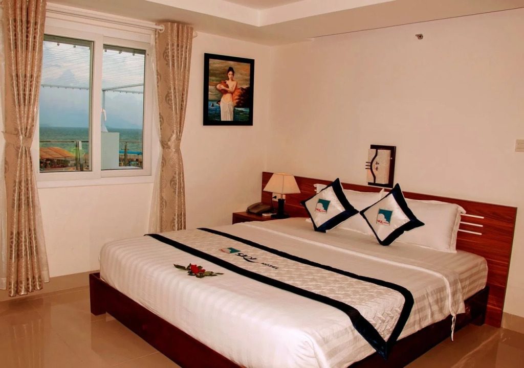 Pearl City Hotel
