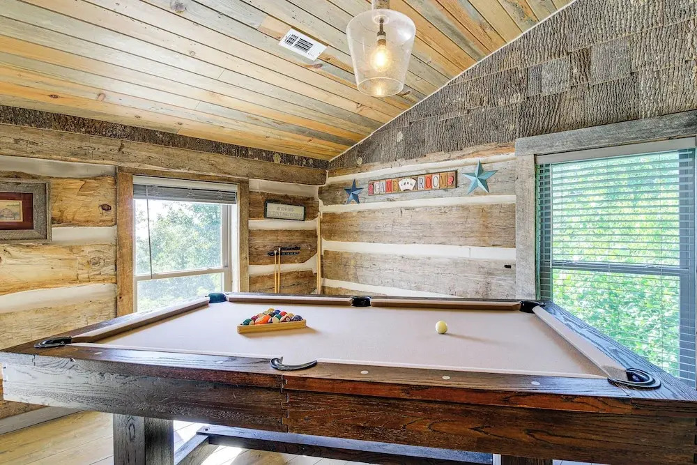 Hot Tub + Pool Table: 3-story Gatlinburg Cabin!