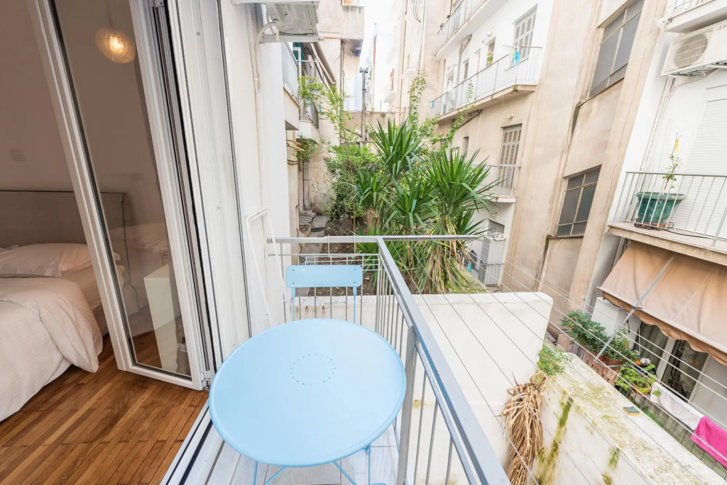 Diovounioti 25 in Athens