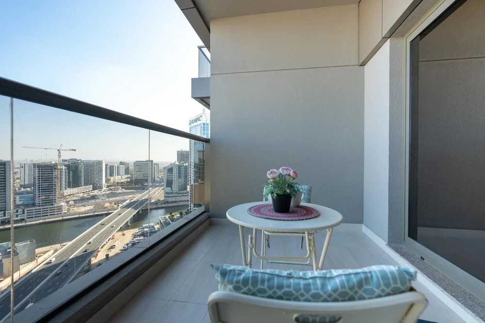 SuperHost - Vibrant Studio With Canal View Near Dubai Mall
