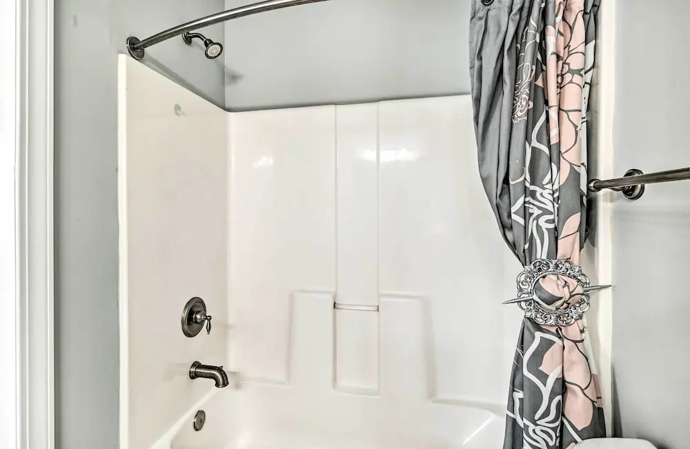 Centrally Located Studio w/ Pool in Myrtle Beach