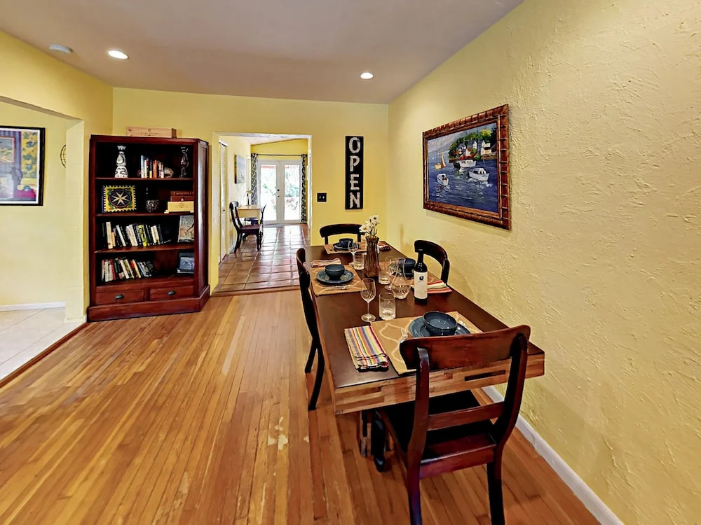 Las Olas Oasis - 3 Br Home