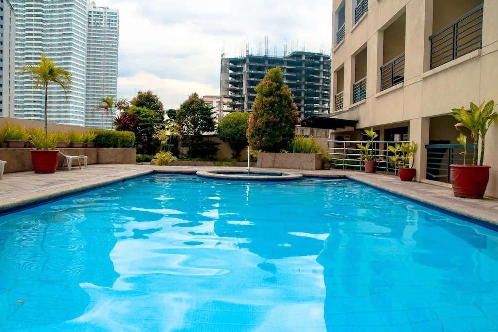 Greenbelt w/balcony Park view. Service.Location