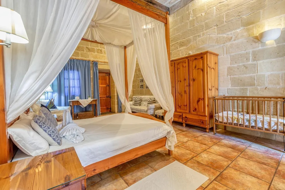 Ta'leli Pool Farmhouse in Gozo