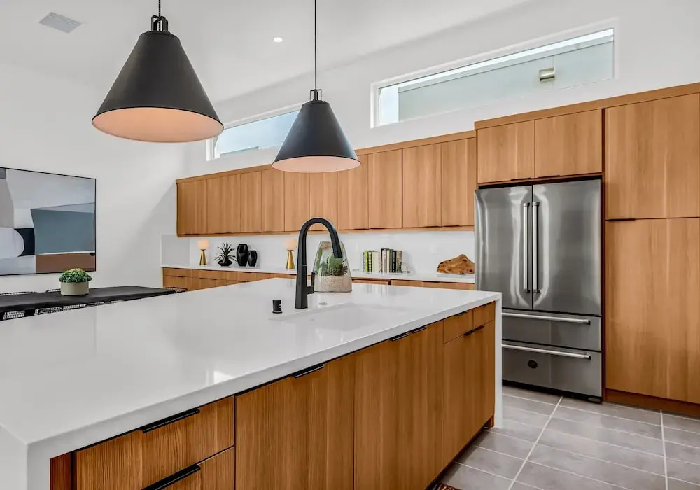 Modern Miralon - Sophisticated Retreat for Up To 5 w/ Resort Amenities