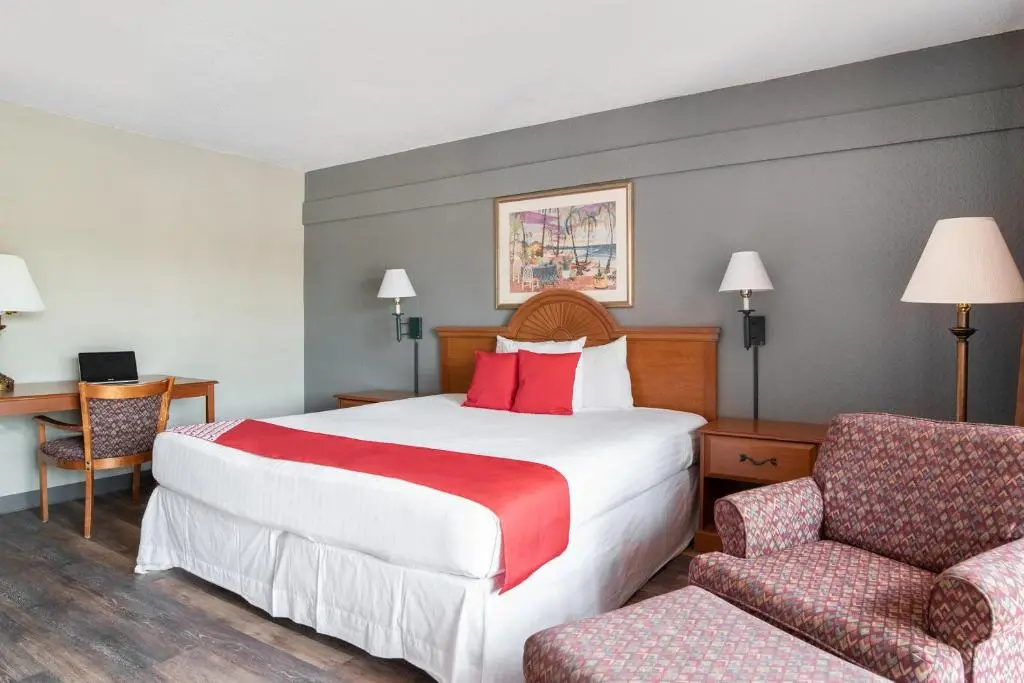 OYO Hotel Mustang Silver Spring FL