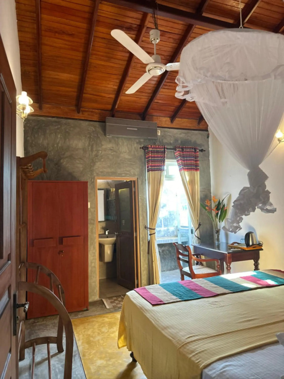 Villa Aroshina with Free drop off and pick up Galle city by Tuk Tuk