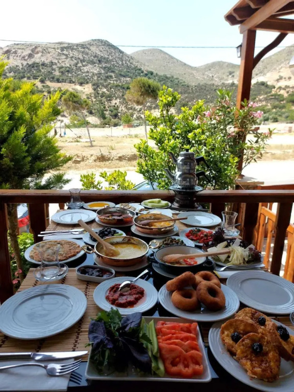 Li̇mi̇s Otel