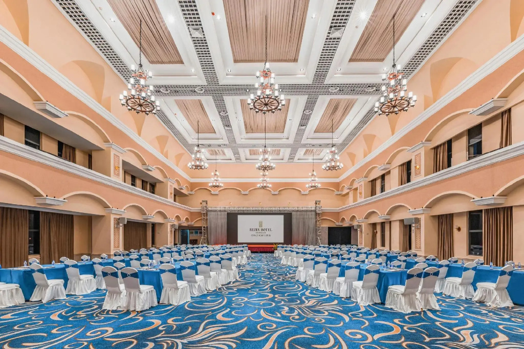 Rezen Hotel Wanda Plaza Tianwei Art Hotel