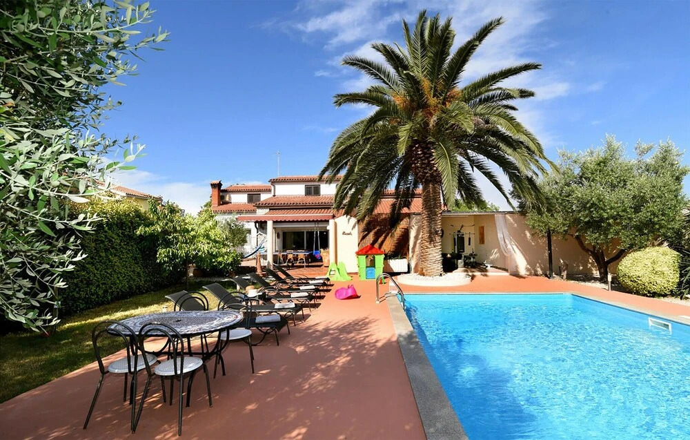 Gorgeous Home In Pula