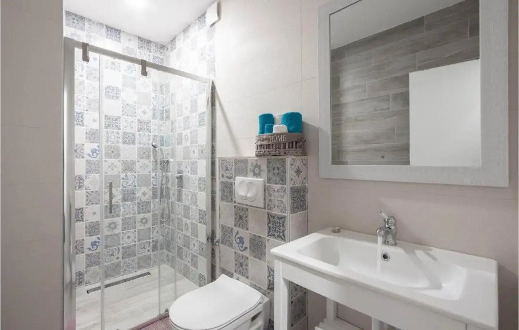 Four-Bedroom Holiday Home In Klis