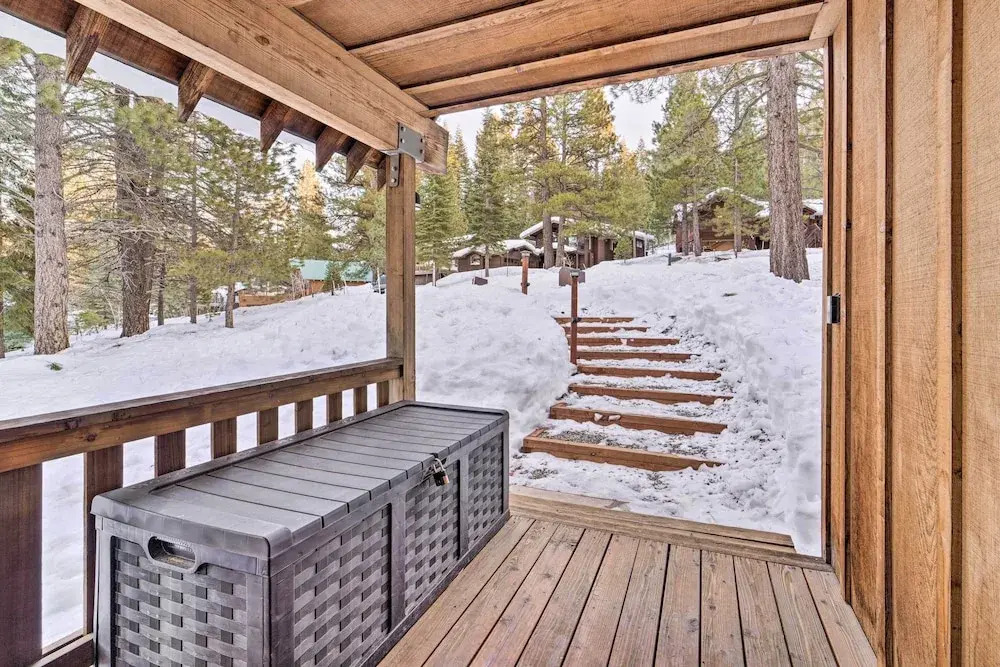 Furnished Deck: Cabin on Northstar Shuttle Route!