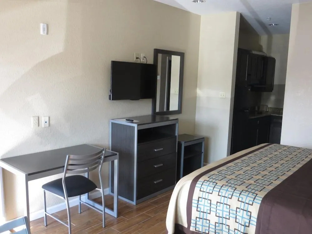 Scottish Inn & Suites