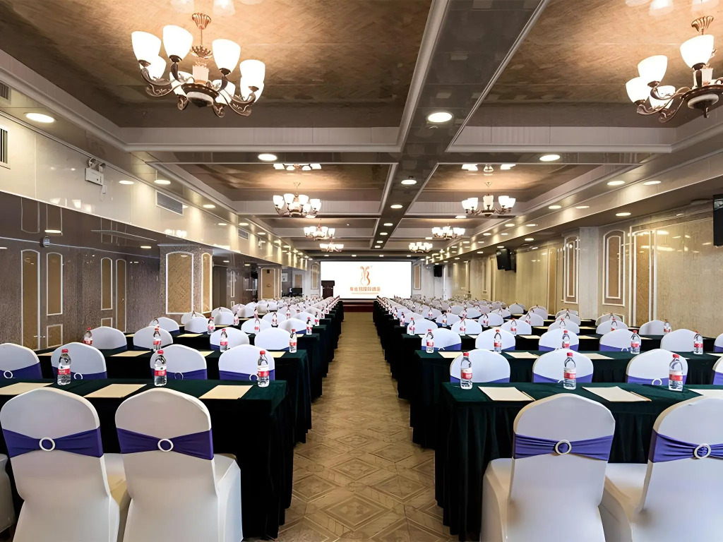 Vienna International Hotel (Haikou Old Town High-speed Railway Station)