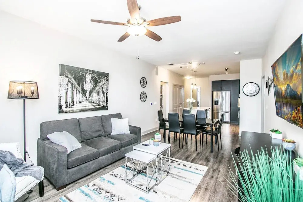 Rooftop Pool, Views, Close to Shops & Dining C4427