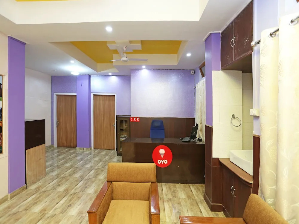 OYO 11696 Holiday Inn Guest House