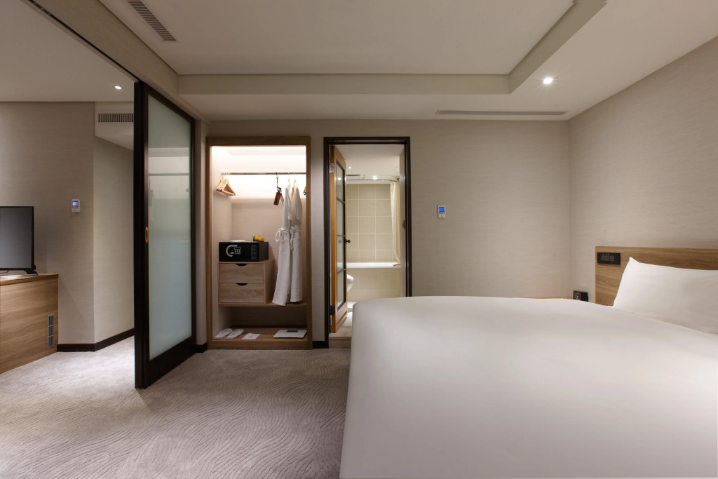 Royal Inn Taipei Nanxi - MRT Zhongshan Station