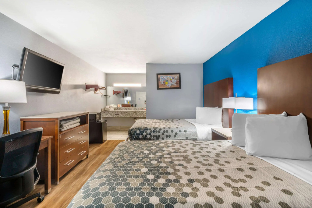 Econo Lodge Inn & Suites Virginia Beach - Norfolk