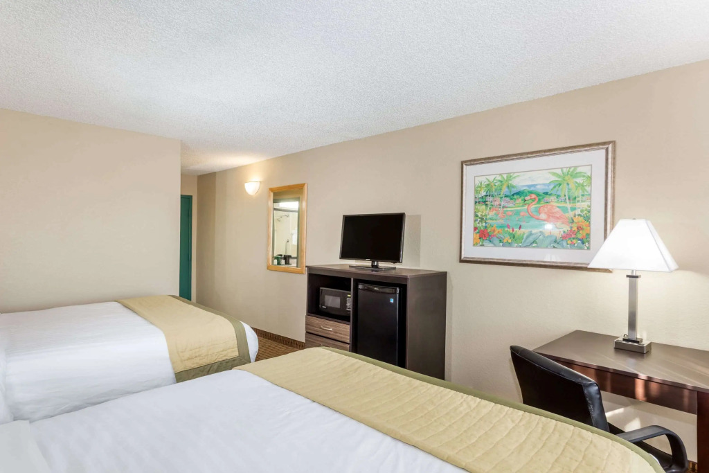 Baymont Inn & Suites by Wyndham Fort Myers I-75