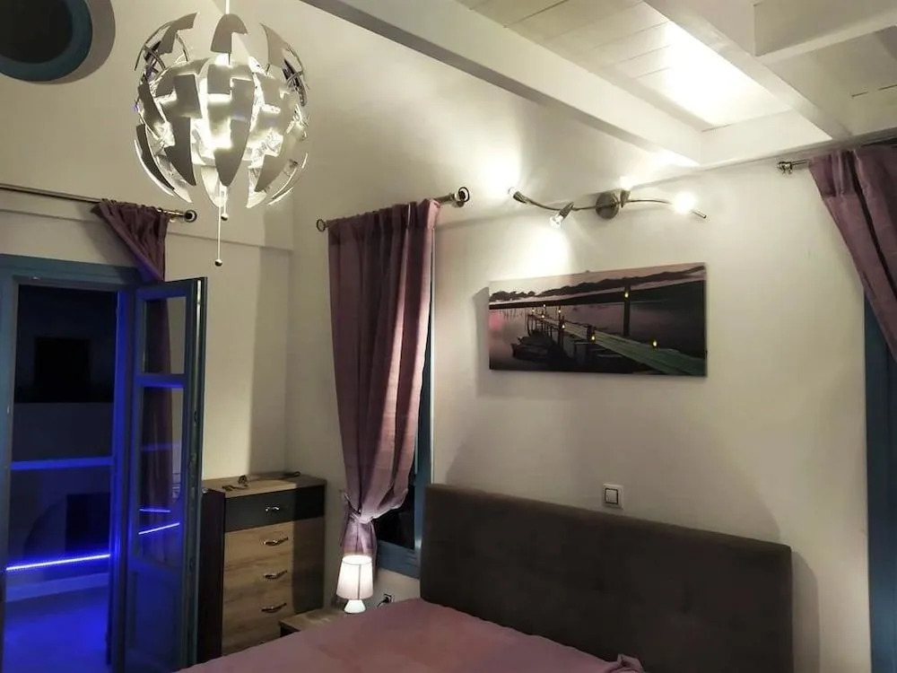 Captain Lazaros Detached Beach Villa and Suites