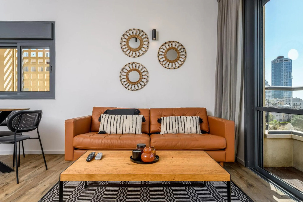Modern & Sunny 1 BDR w balcony and parking