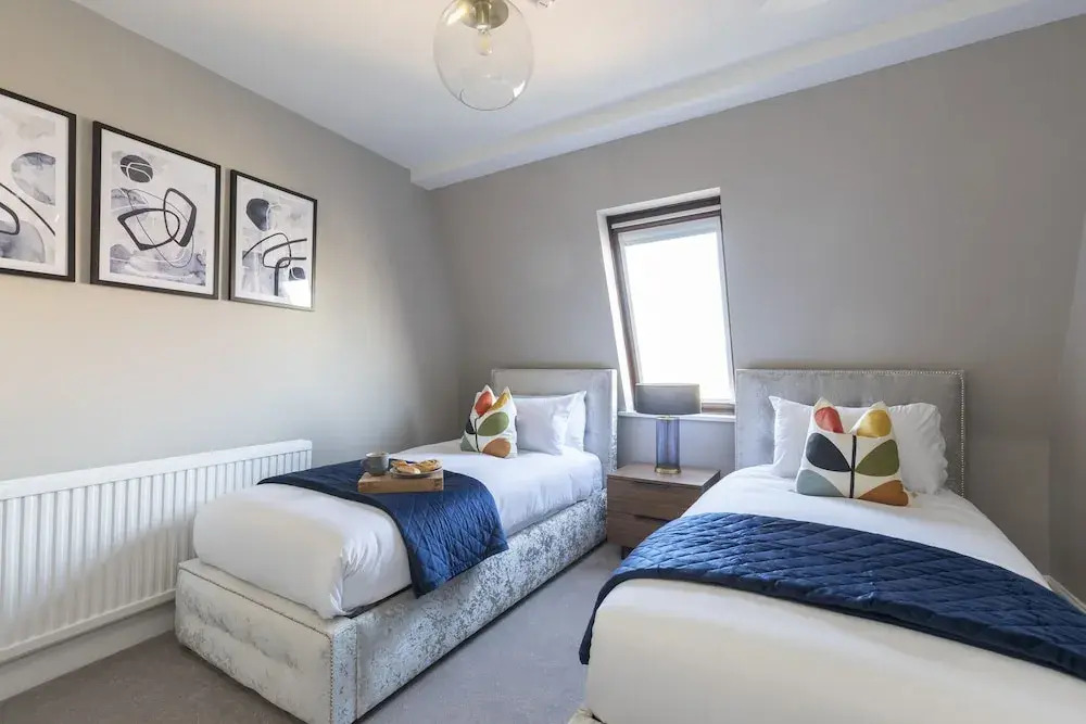 Elliot Oliver - Stunning 6 Bedroom Regency House With Parking