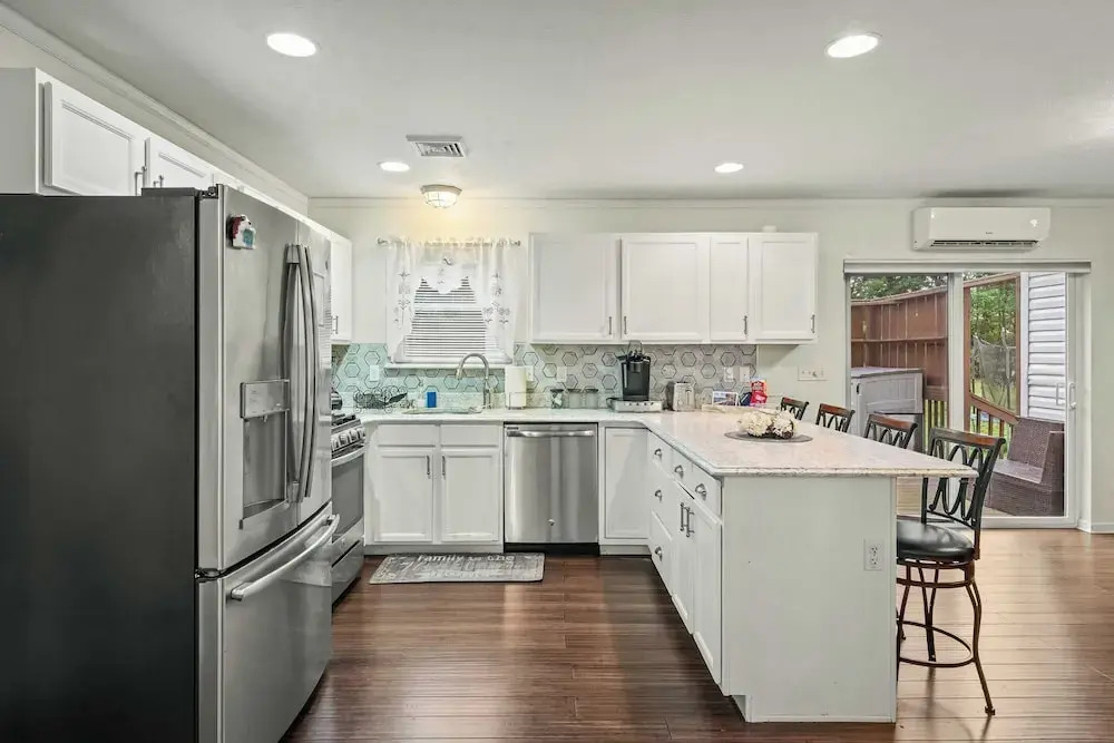 Birch Hollow by Avantstay Cozy Poconos Home w/ Fireplace, Soaking Tub & Kids Play Area