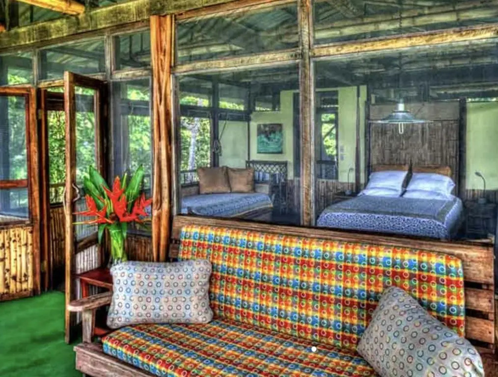 Iguana Lodge Beach Resort