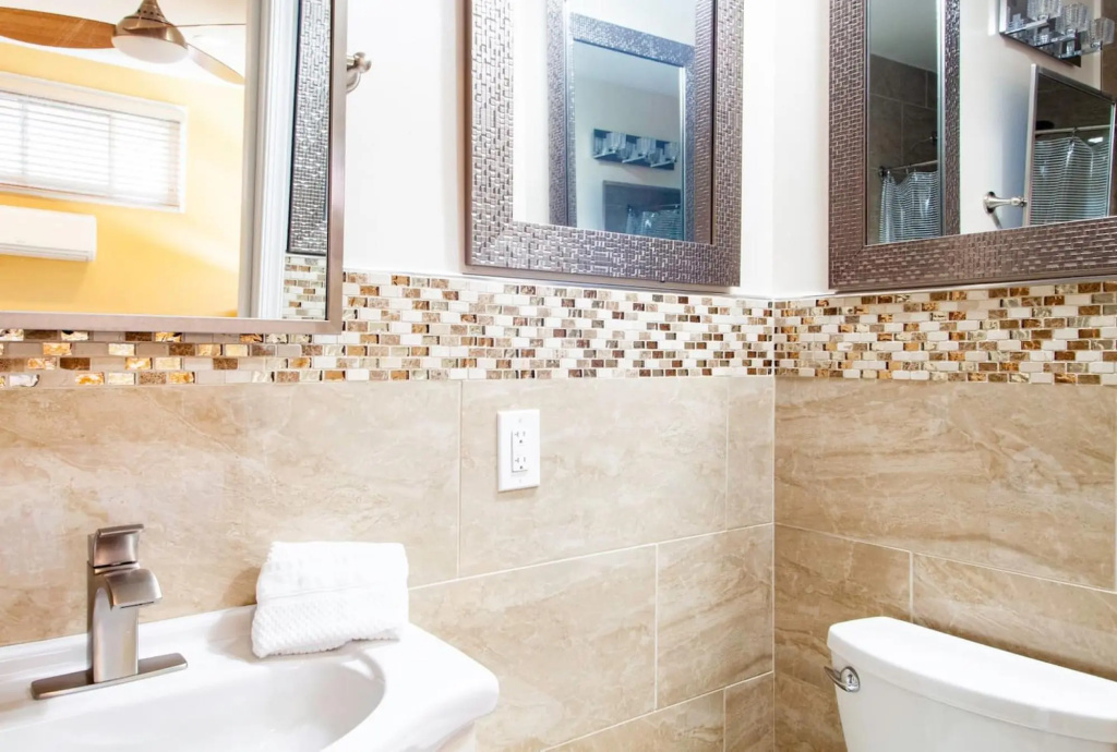 ✶ Gorgeous Home Tucked Away In Greener Part Of Town ✶ Transit-Friendly !