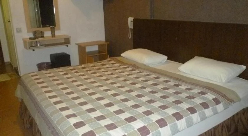 G Six Hotel