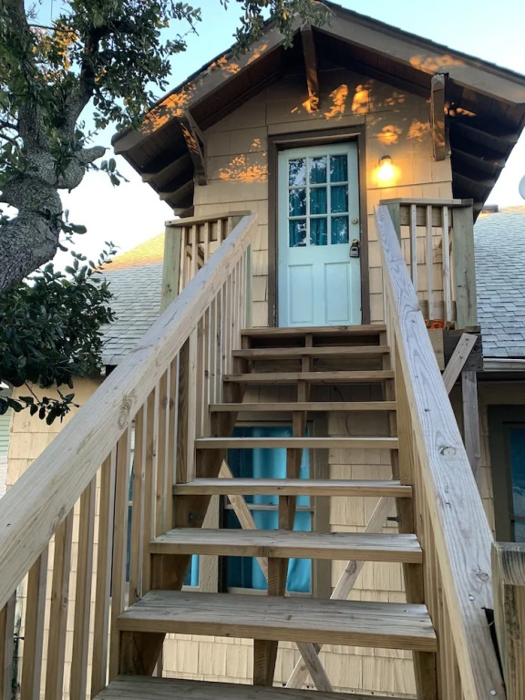 Rustic Rooftop Delight - Bay Front 2 Bedroom Apts by RedAwning