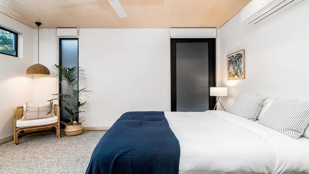 Tallowood - luxury beach house with pool & studio