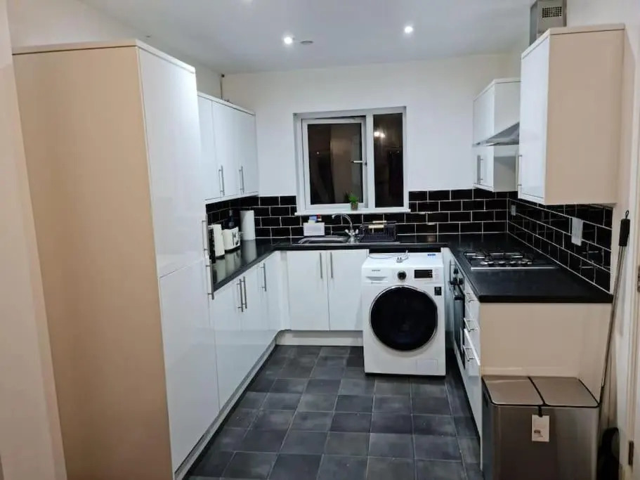 Impeccable 4-bed House Near Manchester City Centre